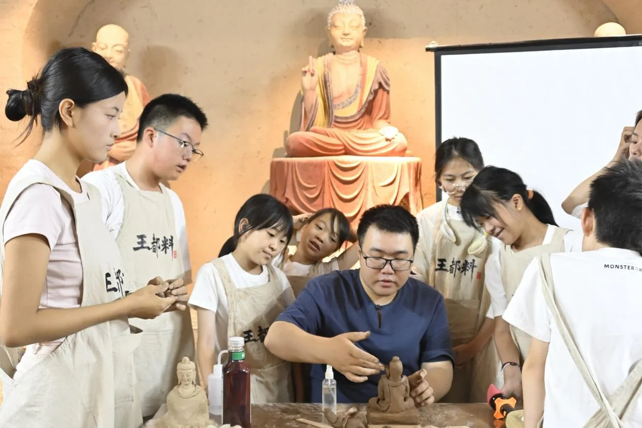 Traditional clay sculpture workshop