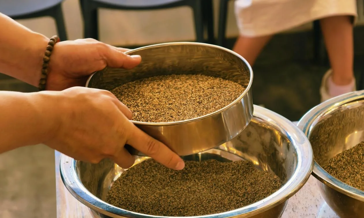 Sifting sand for the mural foundation